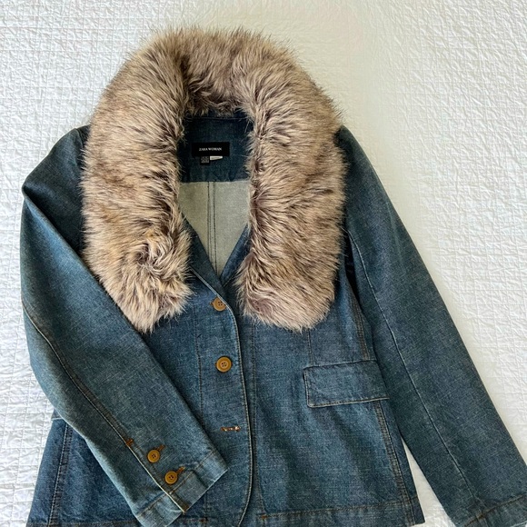 Vintage Women’s Zara denim jacket/removable faux fur collar. Size 8. Like new! - Picture 2 of 6